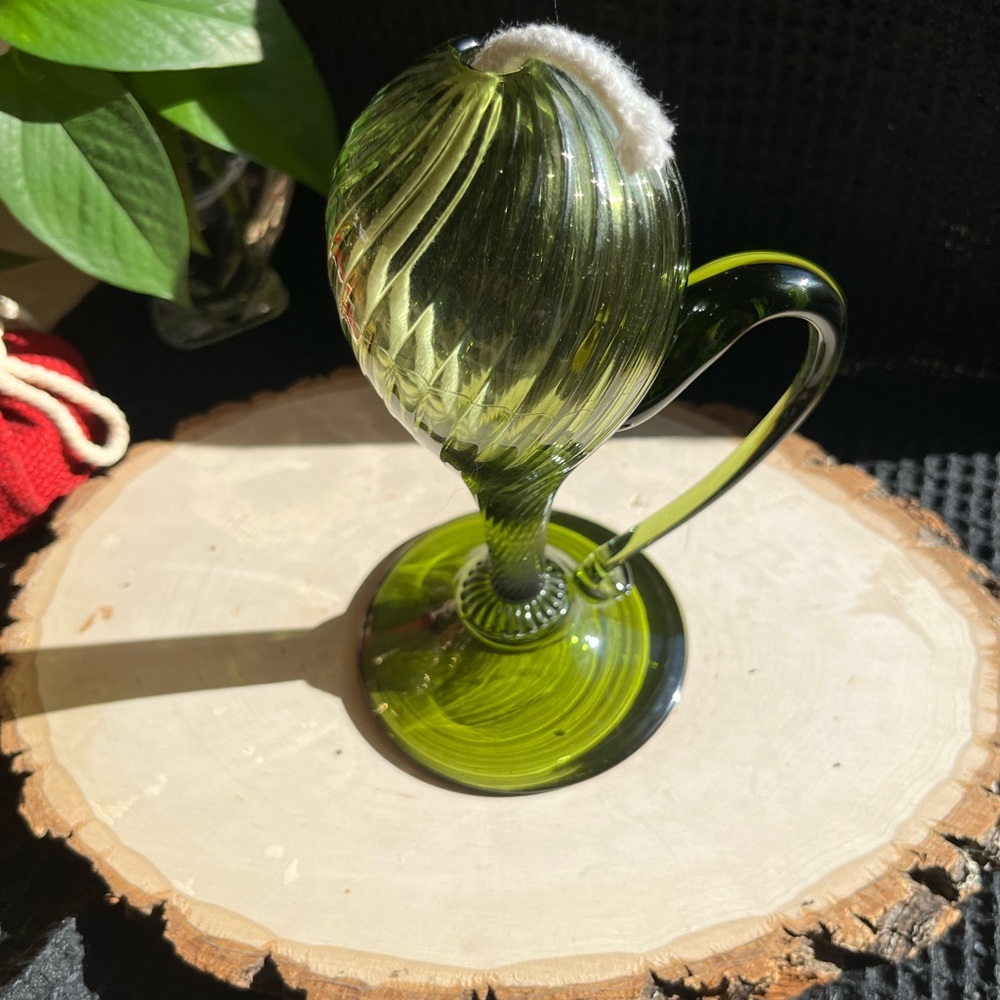 Vintage antique green oil lamp - Picture 2 of 7